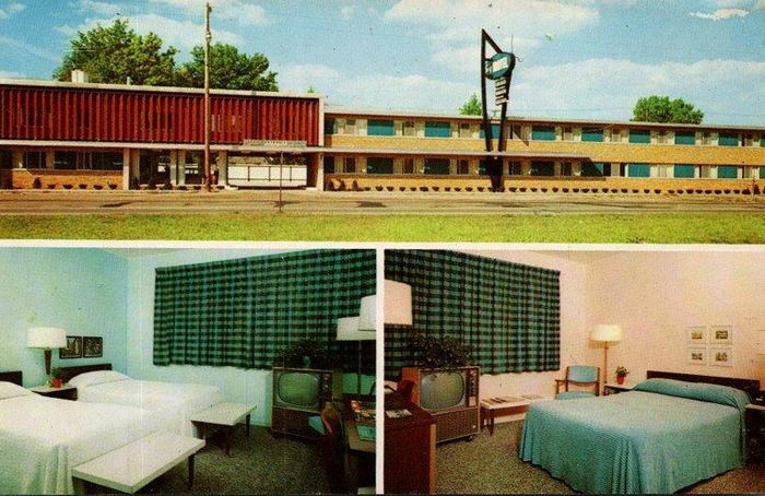 Suez Motel - Old Postcard Photo (newer photo)